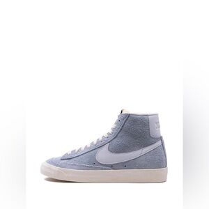 Nike Blazer Mid 77 in Blue Whisper - Size 7.5